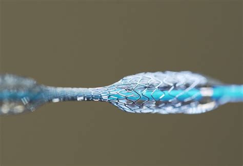  Nitinol :  Alliage à Mémoire de Forme Révolutionnaire pour l’Aéronautique et la Médecine !